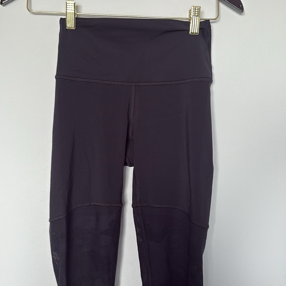 Lululemon leggings size 4 - Picture 2 of 9